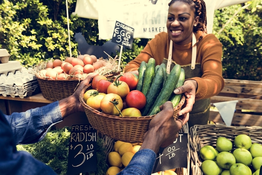 The Beginner’s Guide to Shopping at a Farmers Market